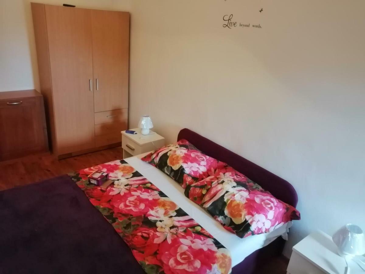 Apartman Tea Lejlighed Pula Eksteriør billede